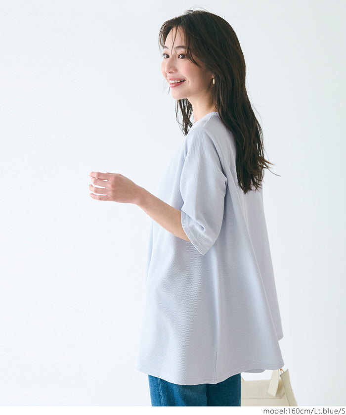 [Embossed function] Slim fit A-line short-sleeved top