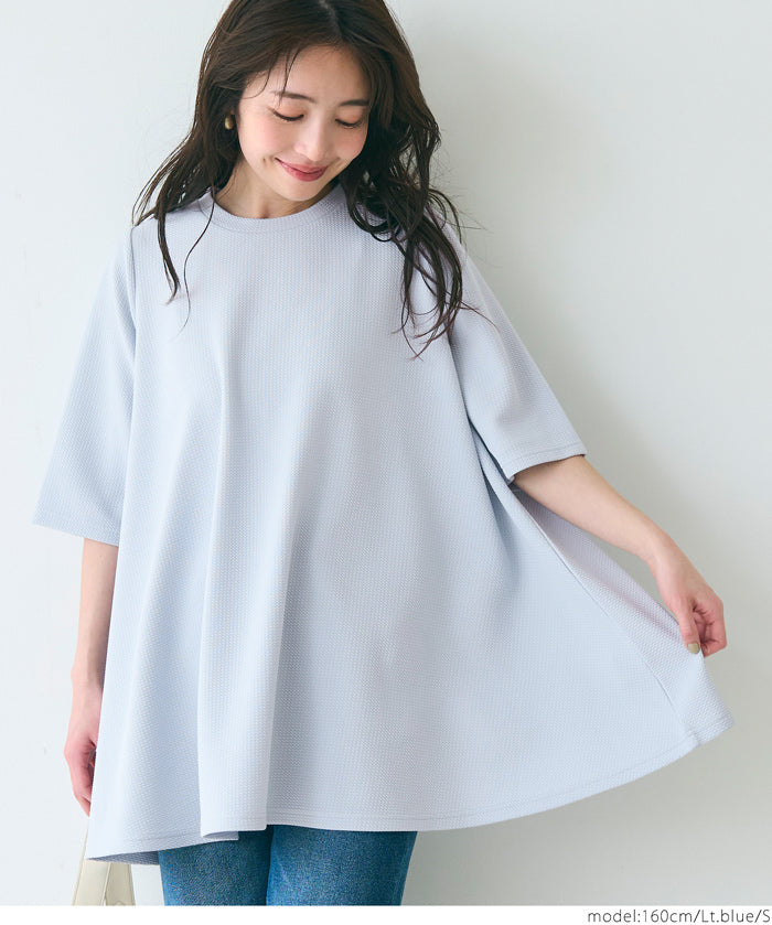 [Embossed function] Slim fit A-line short-sleeved top