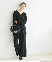 【壓紋機能】簡約V領長袖上衣