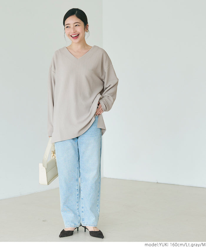 [Embossed function] Simple V-neck long-sleeved top