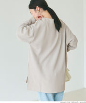 [Embossed function] Simple V-neck long-sleeved top