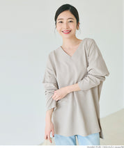 [Embossed function] Simple V-neck long-sleeved top