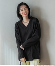[Embossed function] Simple V-neck long-sleeved top