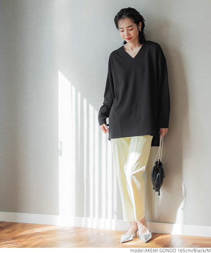 [Embossed function] Simple V-neck long-sleeved top