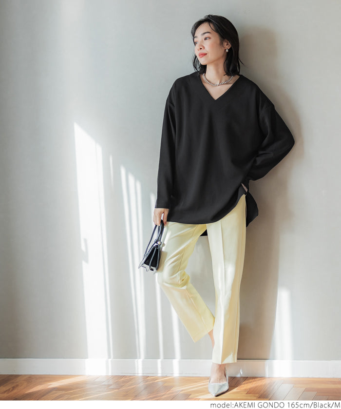 [Embossed function] Simple V-neck long-sleeved top