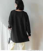 [Embossed function] Simple V-neck long-sleeved top