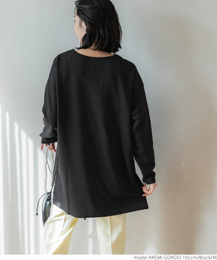 [Embossed function] Simple V-neck long-sleeved top