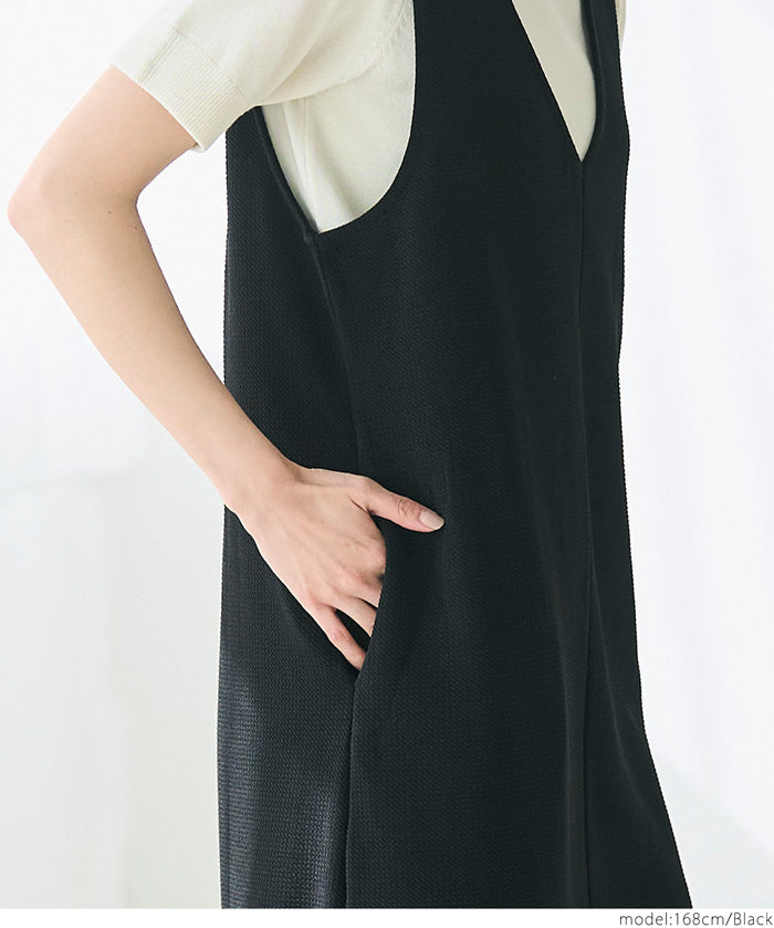 Embossed V-neck jumper skirt