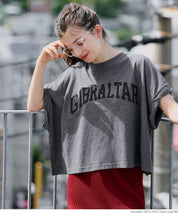 短版反摺袖口修身LOGO T-shirt