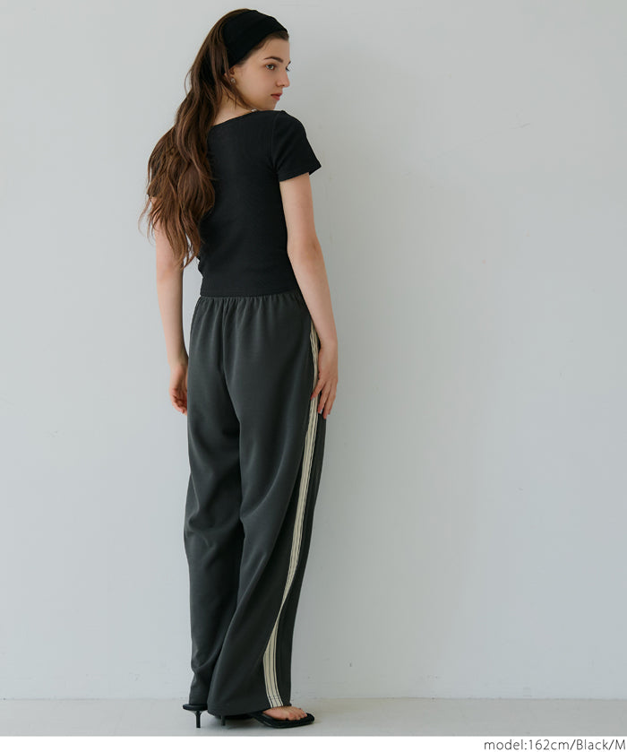 ［特價$129→$99］OUT BRA帶胸墊方領短款短袖上衣 Tee