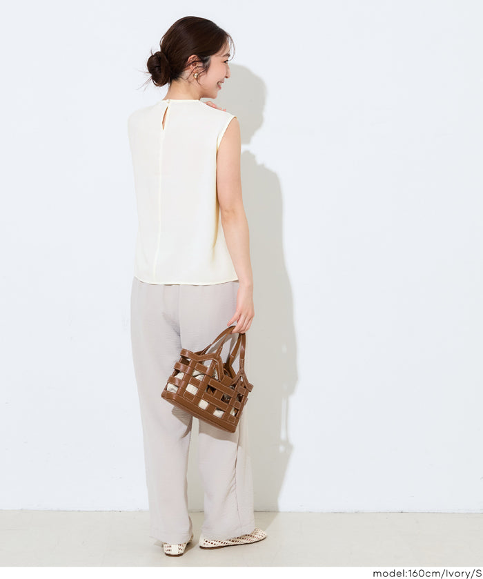 簡約領口打摺無袖上衣 (Sleeveless pleated blouse)