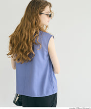 簡約領口打摺無袖上衣 (Sleeveless pleated blouse)