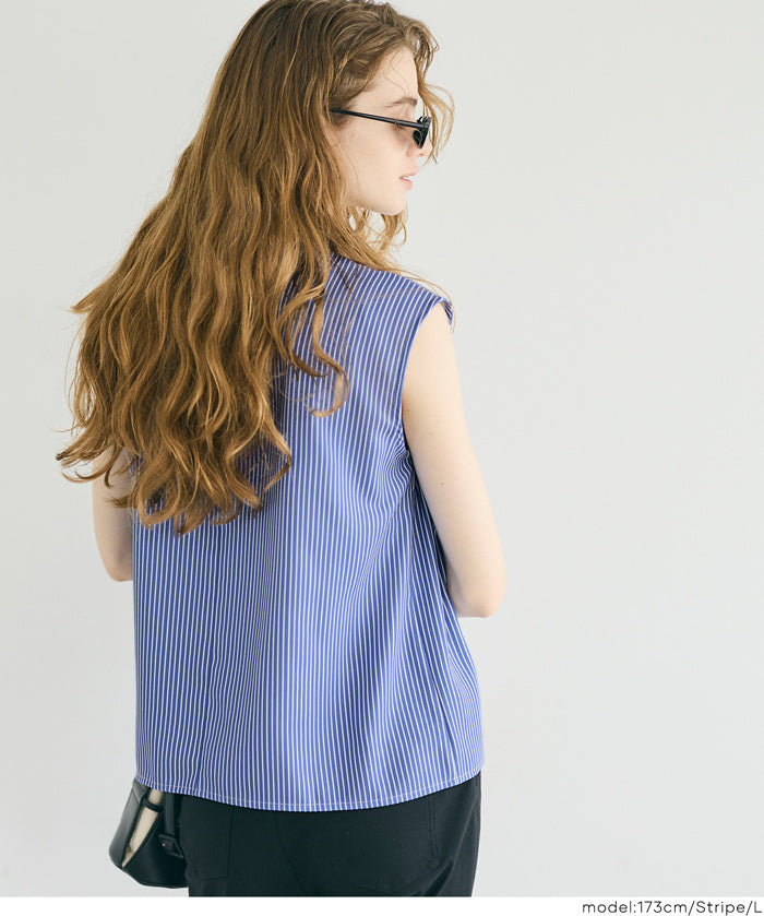 簡約領口打摺無袖上衣 (Sleeveless pleated blouse)