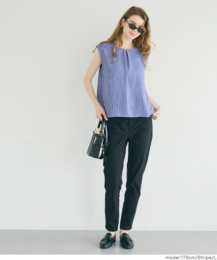 簡約領口打摺無袖上衣 (Sleeveless pleated blouse)