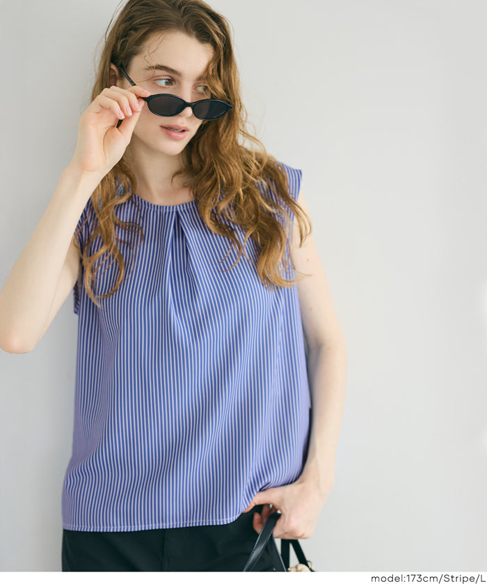 簡約領口打摺無袖上衣 (Sleeveless pleated blouse)