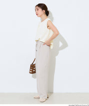 簡約領口打摺無袖上衣 (Sleeveless pleated blouse)