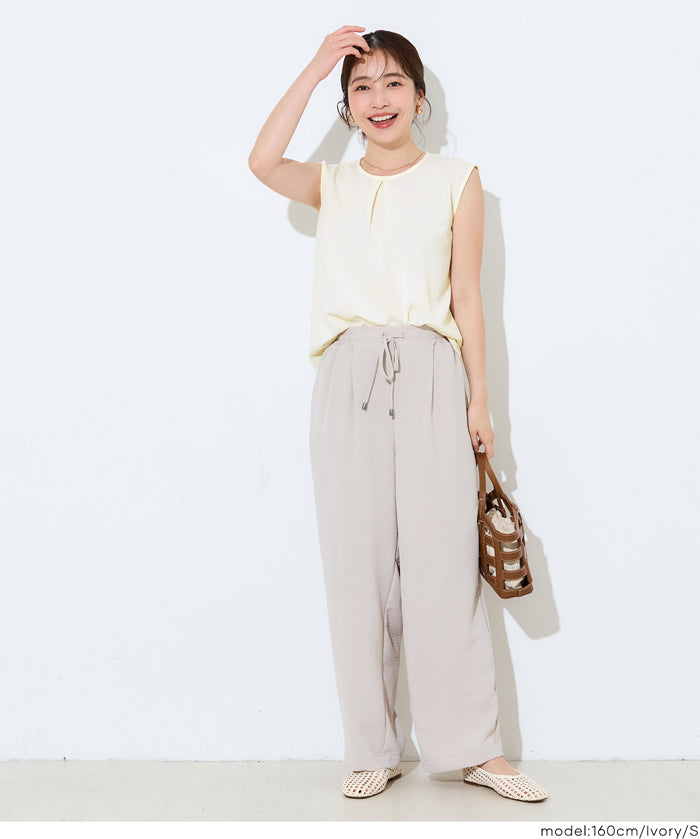 簡約領口打摺無袖上衣 (Sleeveless pleated blouse)