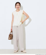 簡約領口打摺無袖上衣 (Sleeveless pleated blouse)