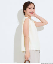 簡約領口打摺無袖上衣 (Sleeveless pleated blouse)