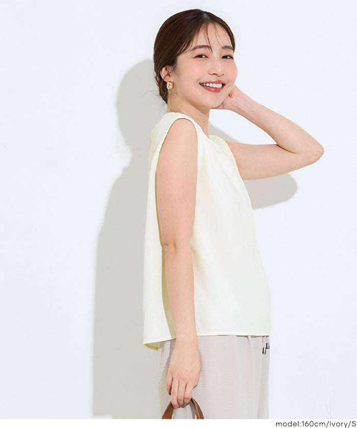 簡約領口打摺無袖上衣 (Sleeveless pleated blouse)