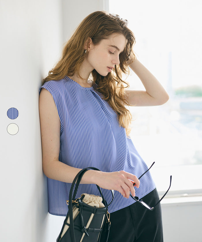 簡約領口打摺無袖上衣 (Sleeveless pleated blouse)