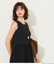 日細紗裙拼接無袖連衣裙  (Tulle-paneled dress)