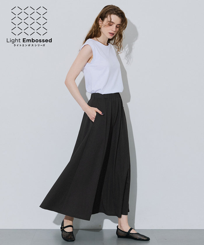 【壓紋機能】輕量A字長裙 附口袋 ( Light Embossed Panel Flare Skirt)