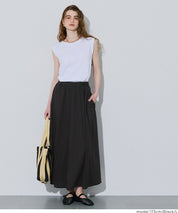 【壓紋機能】輕量A字長裙 附口袋 ( Light Embossed Panel Flare Skirt)