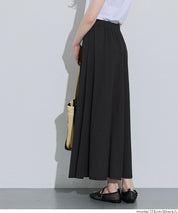 【壓紋機能】輕量A字長裙 附口袋 ( Light Embossed Panel Flare Skirt)