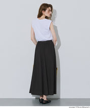 【壓紋機能】輕量A字長裙 附口袋 ( Light Embossed Panel Flare Skirt)