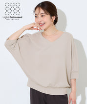 【壓紋機能】輕薄款 V領蝙蝠袖上衣 Light Embossed Dolman V-Neck T-Shirt()