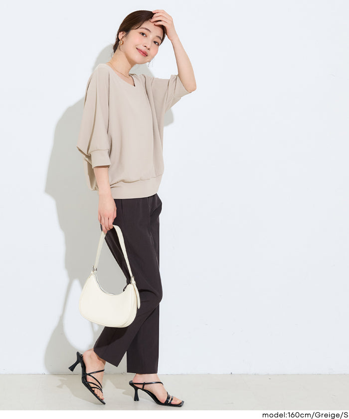 【壓紋機能】輕薄款 V領蝙蝠袖上衣 Light Embossed Dolman V-Neck T-Shirt()