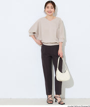 【壓紋機能】輕薄款 V領蝙蝠袖上衣 Light Embossed Dolman V-Neck T-Shirt()