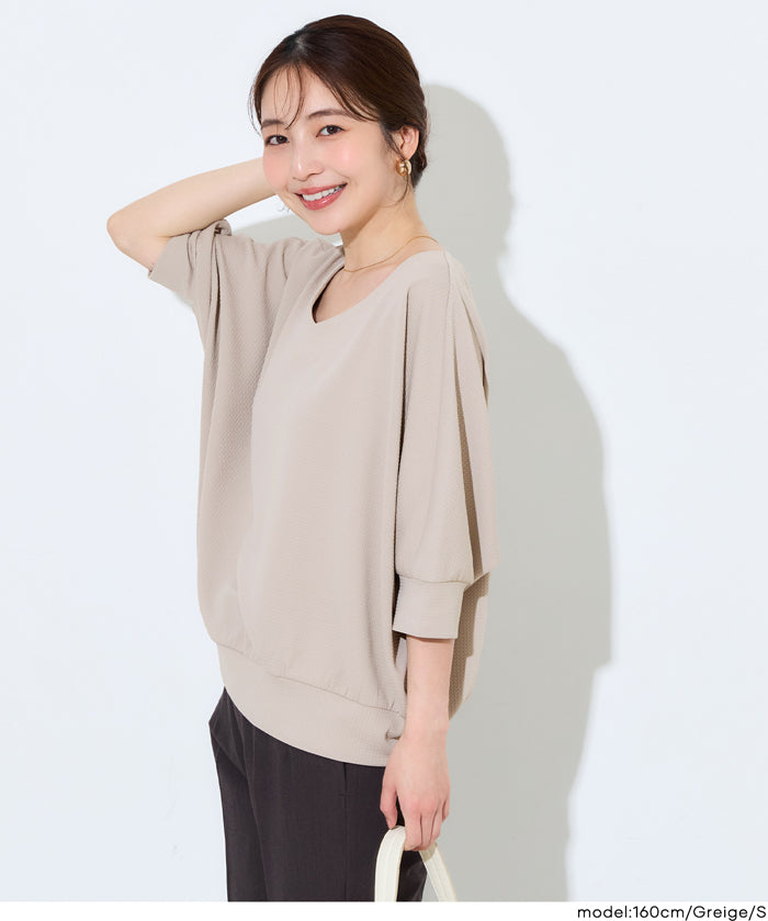 【壓紋機能】輕薄款 V領蝙蝠袖上衣 Light Embossed Dolman V-Neck T-Shirt()