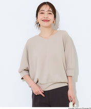 【壓紋機能】輕薄款 V領蝙蝠袖上衣 Light Embossed Dolman V-Neck T-Shirt()