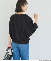 【壓紋機能】輕薄款 V領蝙蝠袖上衣 Light Embossed Dolman V-Neck T-Shirt()