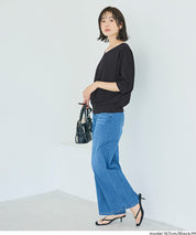 【壓紋機能】輕薄款 V領蝙蝠袖上衣 Light Embossed Dolman V-Neck T-Shirt()