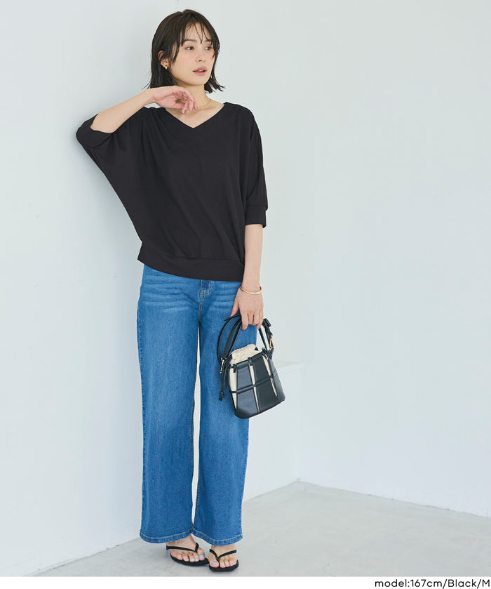 【壓紋機能】輕薄款 V領蝙蝠袖上衣 Light Embossed Dolman V-Neck T-Shirt()