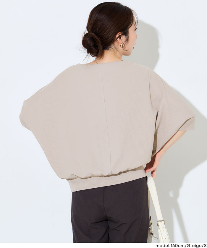 【壓紋機能】輕薄款 V領蝙蝠袖上衣 Light Embossed Dolman V-Neck T-Shirt()