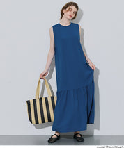 【壓紋機能】輕薄無袖背心拼接魚尾連衣裙 (Light Embossed Sleeveless Dress)