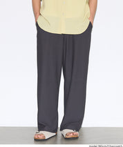 男裝彈性休閒寬褲 (Linen-like striped relaxed shirt)