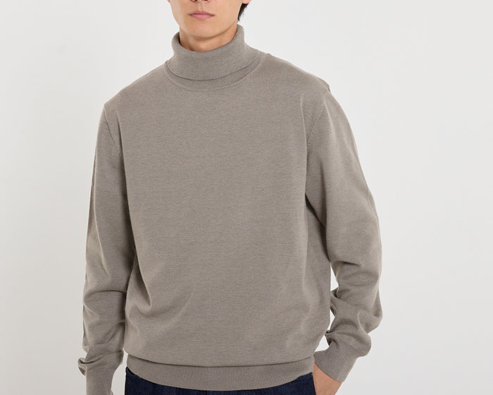 Men's turtleneck knit sweater
