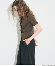 抓皺前開衩短袖針織衫 (Front-gathered short-sleeved knit)